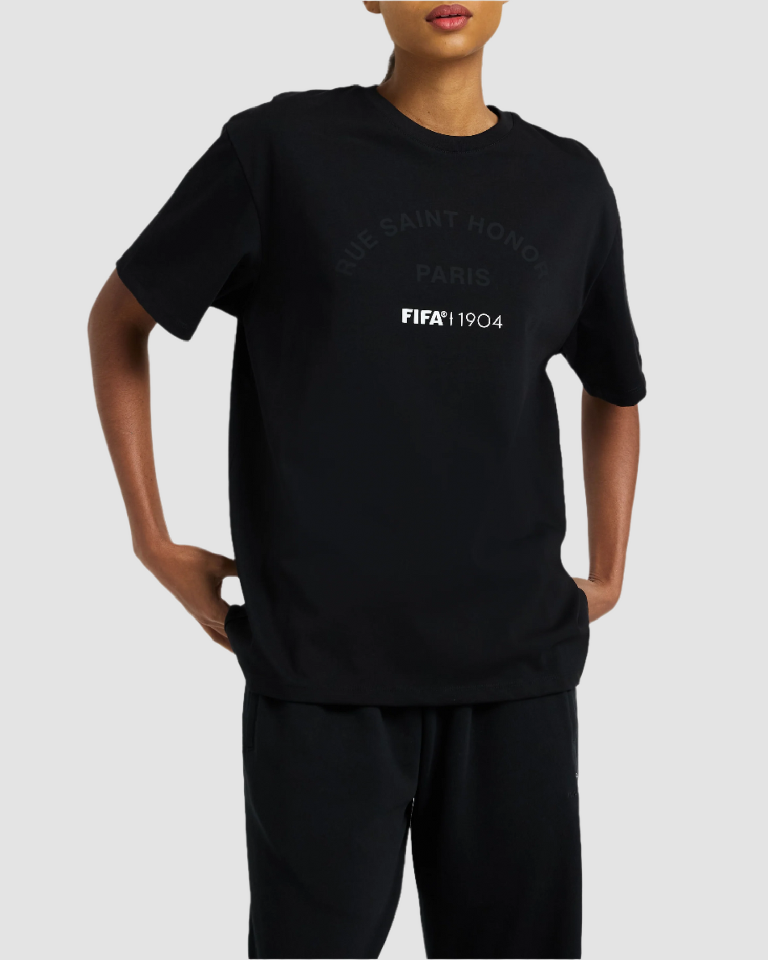 FIFA 1904 ARCH GRAPHIC TEE - RUE SAINT HONORÉ
